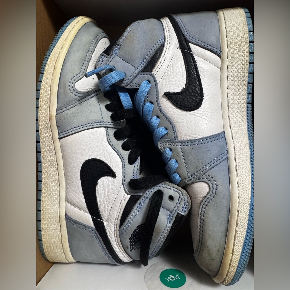 Air Jordan 1 Retro High OG "University Blue"